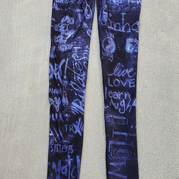 ASO J. LO RARE NIYAMA SOL CHALK GRAFFITI LEGGINGS SMALL NWOT SOLD OUT - Picture 5 of 7